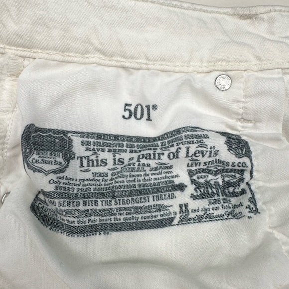 NWOT Levi’s 501 Womens High Rise Frayed Cutoff Shorts, White Size 29 button fly - Picture 5 of 7